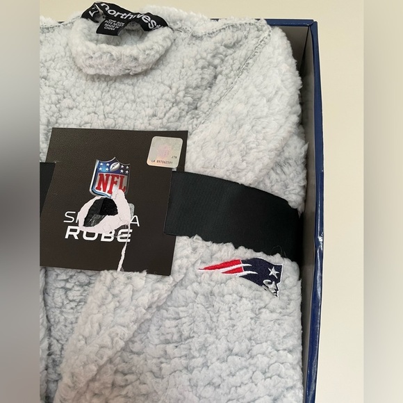 NFL New England Patriots Soft Sherpa Robe with Pockets Men’s size L/XL - Picture 11 of 14